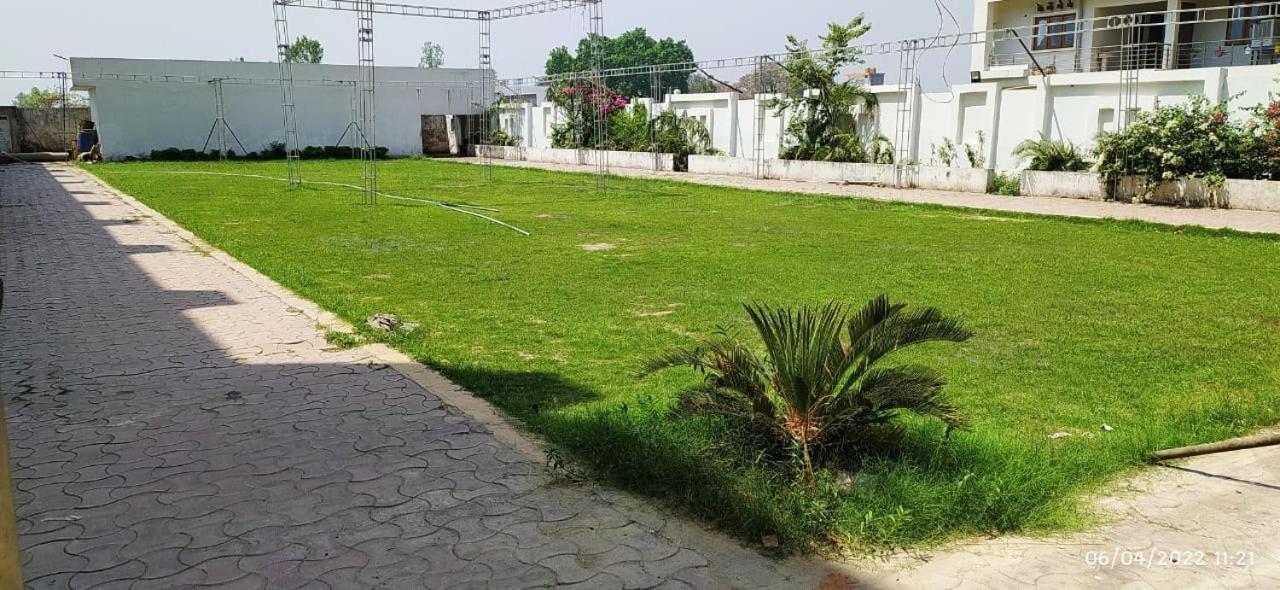 Bhagwan Hotel Gonda Exterior foto